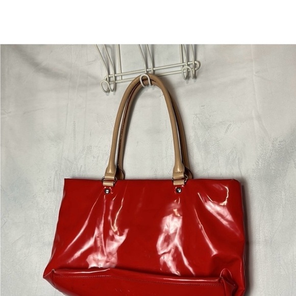 Fire engine red patent leather Kate Spade bag with “classified ads” interior - Picture 6 of 9